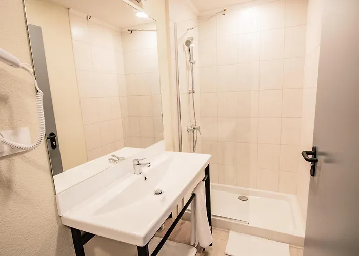 A&m With Free Parking 3*