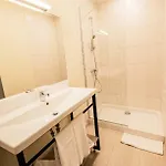 A&m With Free Parking Hotell 3*