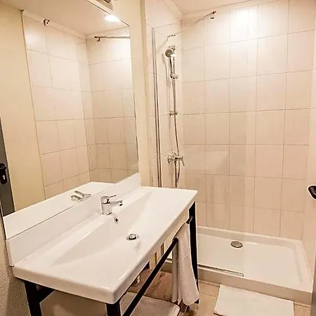 A&m With Free Parking Hotel 3*