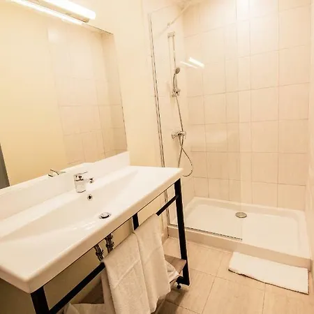 A&m With Free Parking Hotel 3*