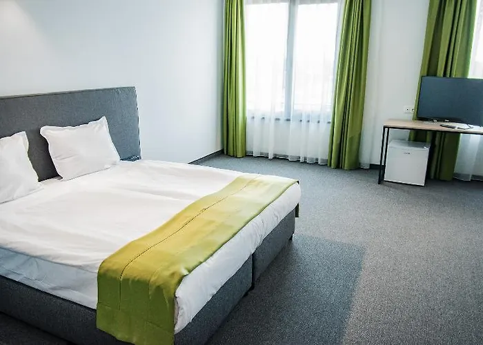 A&m With Free Parking Хотел